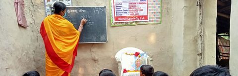 An Ekal Vidyalaya class in session